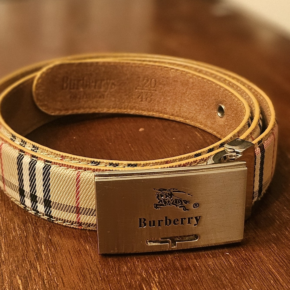 Burberry Metallic Buckle And Icnic Plaid Belt. Unisex